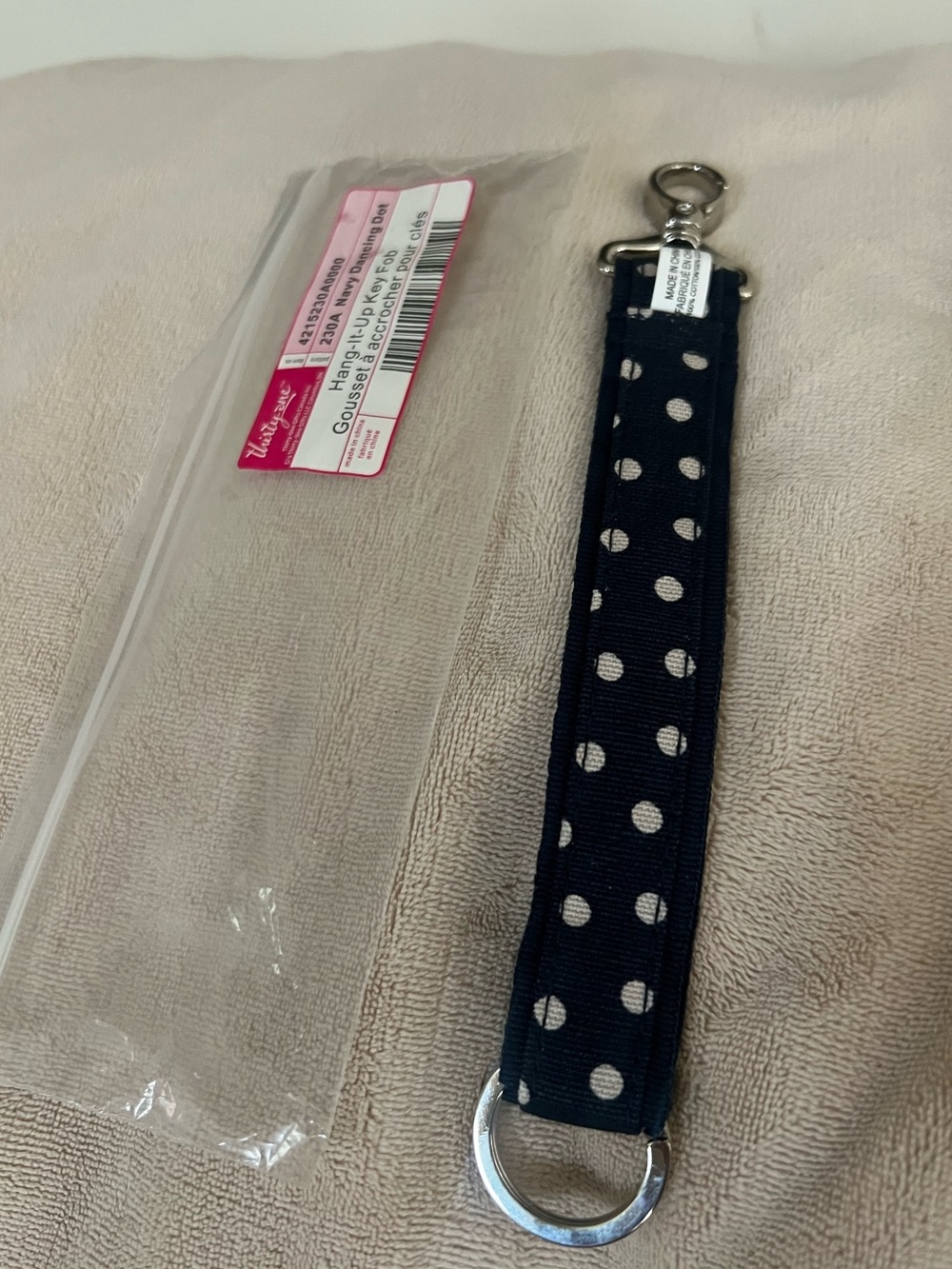 Thirty-one Hang It Up Key Fob, Navy Dancing Dot, new in bag